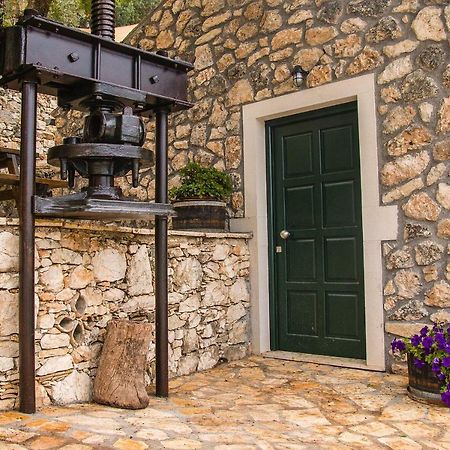 Castelli Olive Press Guest House Ахарави Екстериор снимка
