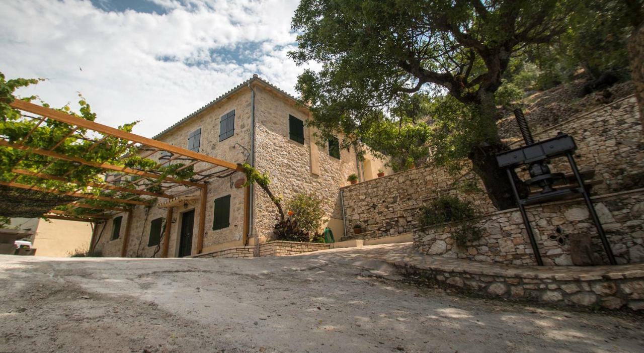 Castelli Olive Press Guest House Ахарави Екстериор снимка
