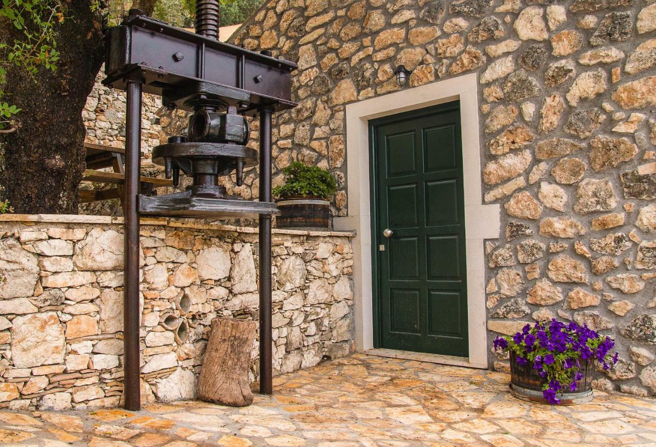 Castelli Olive Press Guest House Ахарави Екстериор снимка